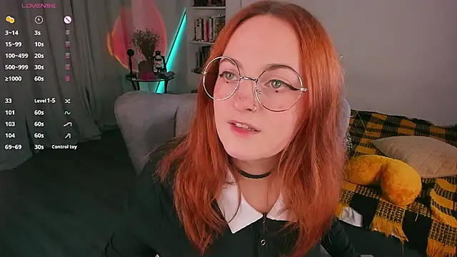 Snapshot of Alice_CutePerv chatting on 10, 10, 2025 Alice CutePerv online show from 10, 10, 2025