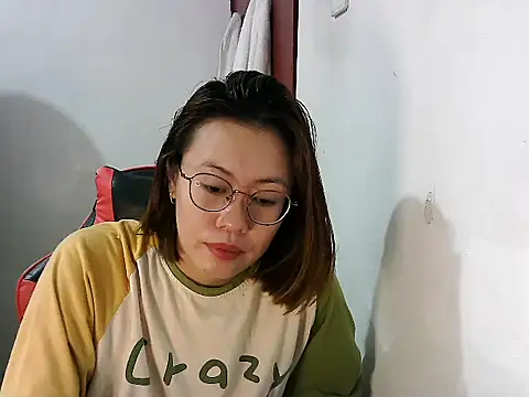 Snapshot of crizzybel chatting on 2, 3, 2025 crizzybel online show from 2, 3, 2025