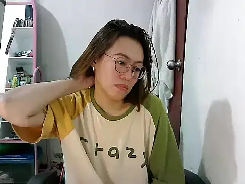 Snapshot of crizzybel chatting on 2, 3, 2025 crizzybel online show from 2, 3, 2025