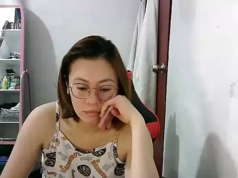 Snapshot of crizzybel chatting on 2, 3, 2025 crizzybel online show from 2, 3, 2025
