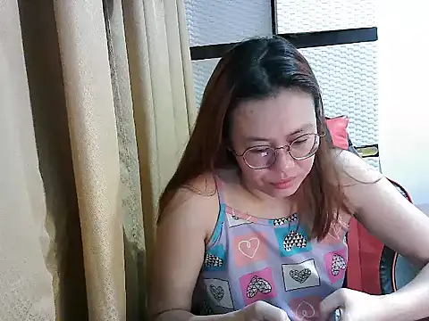 Snapshot of crizzybel chatting on 16, 11, 2025 crizzybel online show from 16, 11, 2025