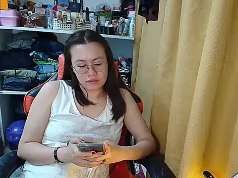 Snapshot of crizzybel chatting on 16, 12, 2025 crizzybel online show from 16, 12, 2025