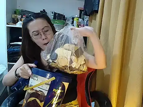 Snapshot of crizzybel chatting on 1, 3, 2026 crizzybel online show from 1, 3, 2026