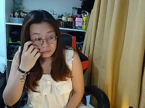 Snapshot of crizzybel chatting on 2, 4, 2026 crizzybel online show from 2, 4, 2026