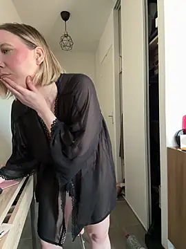 Snapshot of dollssfr chatting on 5, 3, 2025 dollssfr online show from 5, 3, 2025