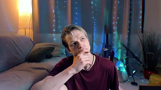 Breston Sweet online show from 5, 4, 2026