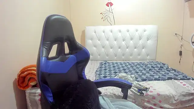 Leylafourniert online show from 16, 2, 2025