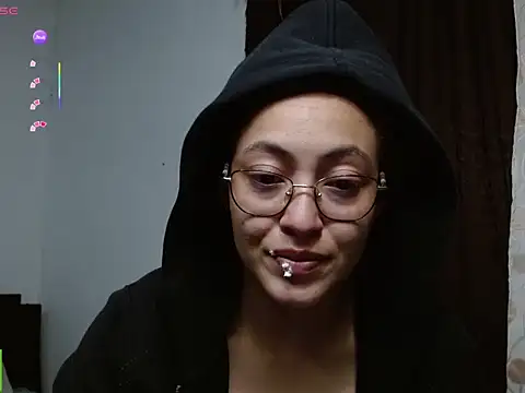 Snapshot of Olivia_Bright chatting on 19, 6, 2026 Olivia Bright online show from 19, 6, 2026