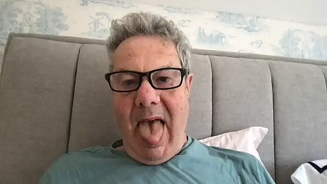 Snapshot of Oldpistolpete chatting on 21, 4, 2026 Oldpistolpete online show from 21, 4, 2026
