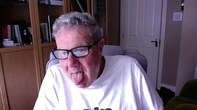 Snapshot of Oldpistolpete chatting on 2, 5, 2026 Oldpistolpete online show from 2, 5, 2026