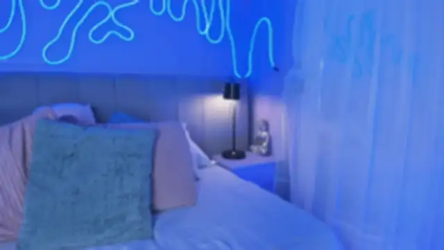 Sofly s online show from 14, 11, 2025