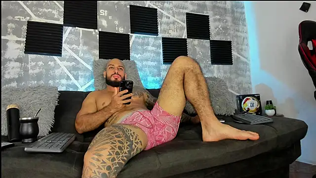 Snapshot of leonidas_18k chatting on 8, 6, 2026 leonidas 18k online show from 8, 6, 2026