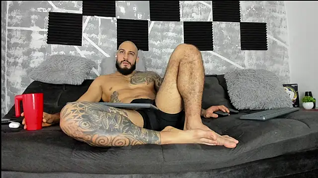 Snapshot of leonidas_18k chatting on 14, 6, 2026 leonidas 18k online show from 14, 6, 2026