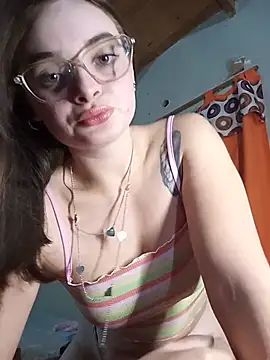 Snapshot of Emmacut chatting on 13, 5, 2026 Emmacut online show from 13, 5, 2026