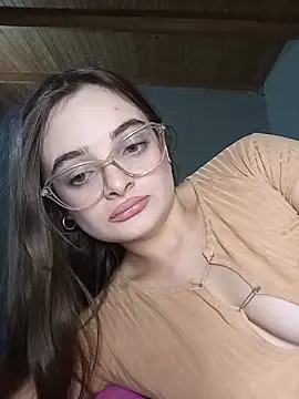 Snapshot of Emmacut chatting on 24, 5, 2026 Emmacut online show from 24, 5, 2026