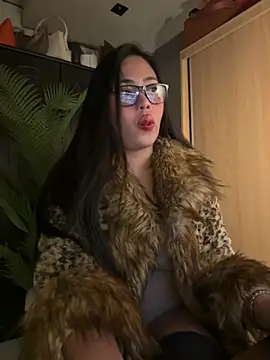 Snapshot of BigDominaMia chatting on 24, 4, 2026 BigDominaMia online show from 24, 4, 2026