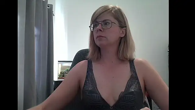 SavannaGirly online show from 1, 3, 2025