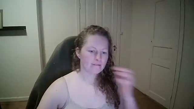 Girlnina-1995 online show from 20, 1, 2025