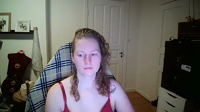 Girlnina-1995 online show from 9, 1, 2026