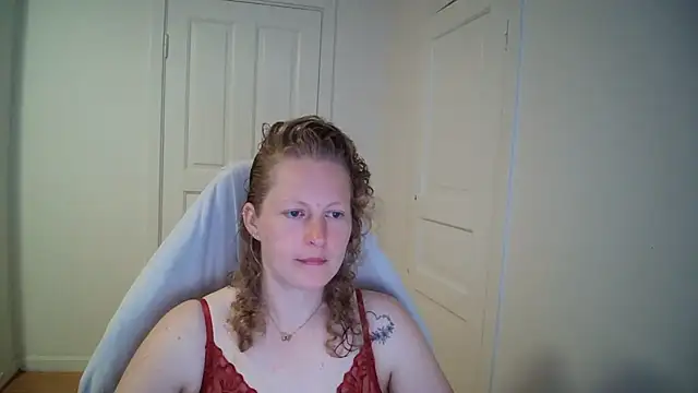 Girlnina-1995 online show from 21, 5, 2026