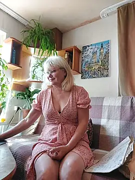 Snapshot of IrmaRose chatting on 3, 8, 2026 IrmaRose online show from 3, 8, 2026