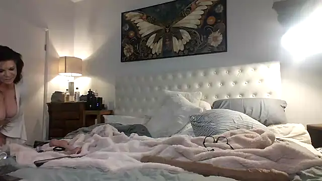 suckmybig titties online show from 22, 4, 2026