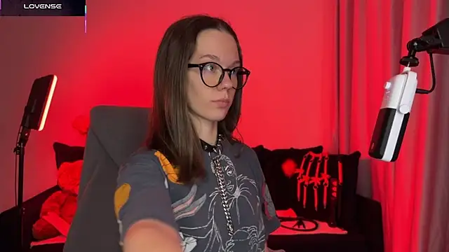 Snapshot of DivineBite chatting on 21, 10, 2025 DivineBite online show from 21, 10, 2025