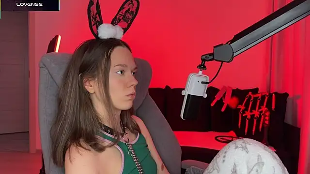 Snapshot of DivineBite chatting on 27, 10, 2025 DivineBite online show from 27, 10, 2025