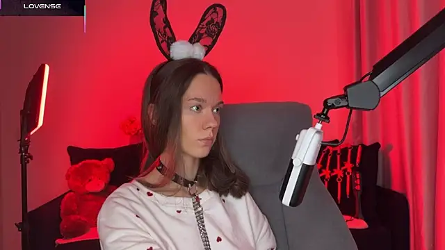 Snapshot of DivineBite chatting on 29, 10, 2025 DivineBite online show from 29, 10, 2025