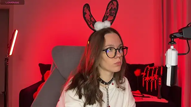 Snapshot of DivineBite chatting on 15, 12, 2025 DivineBite online show from 15, 12, 2025