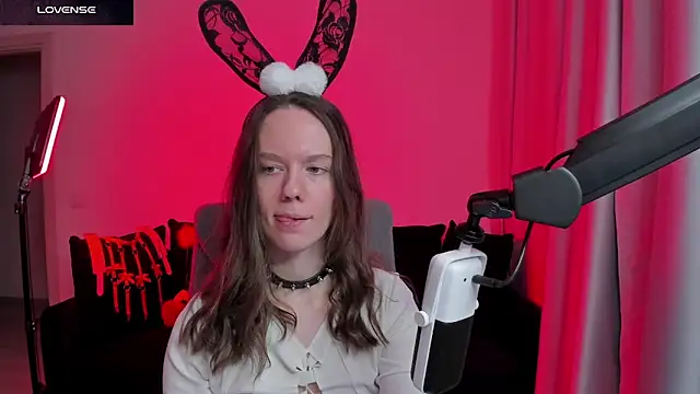 Snapshot of DivineBite chatting on 6, 2, 2026 DivineBite online show from 6, 2, 2026