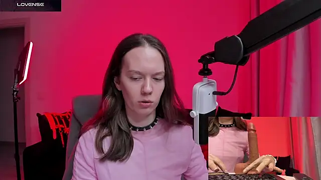 Snapshot of DivineBite chatting on 13, 2, 2026 DivineBite online show from 13, 2, 2026