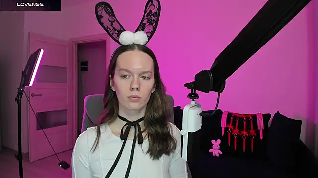 Snapshot of DivineBite chatting on 25, 2, 2026 DivineBite online show from 25, 2, 2026