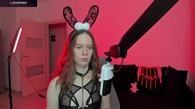 Snapshot of DivineBite chatting on 3, 3, 2026 DivineBite online show from 3, 3, 2026