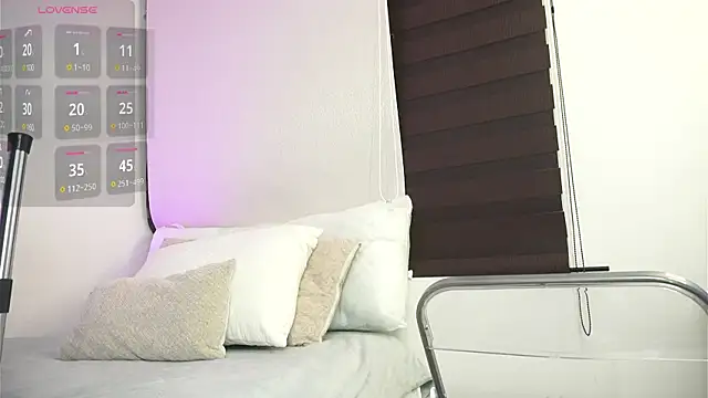 Alexxandra 12 online show from 14, 3, 2025