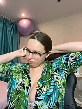 Snapshot of DienkaGreen chatting on 2, 8, 2026 DienkaGreen online show from 2, 8, 2026