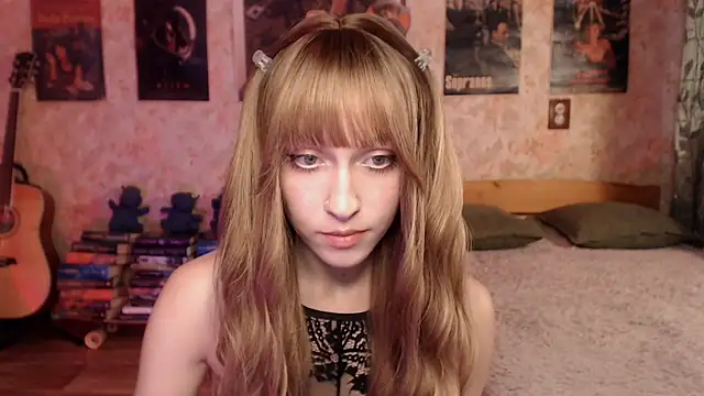 Snapshot of Friendly_Ellie chatting on 17, 7, 2026 Friendly Ellie online show from 17, 7, 2026