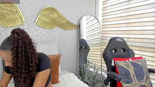 Snapshot of EmmaFerrary chatting on 16, 4, 2026 EmmaFerrary online show from 16, 4, 2026