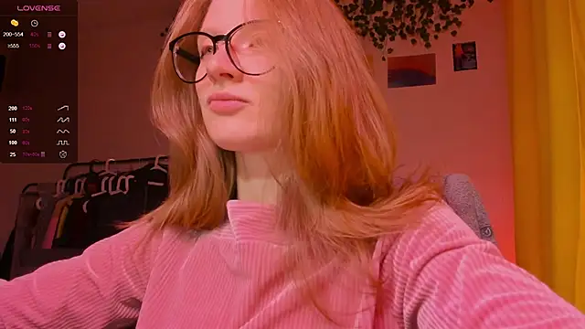 Snapshot of mollytuck chatting on 2, 12, 2025 mollytuck online show from 2, 12, 2025