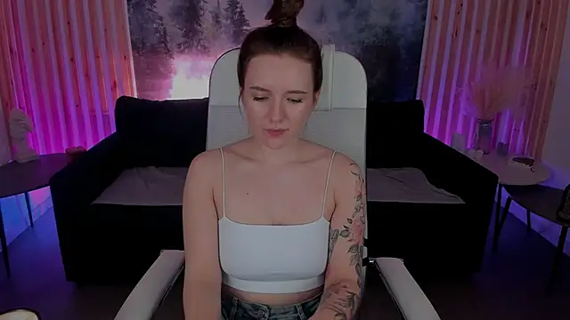 Snapshot of JennyDens chatting on 10, 2, 2025 JennyDens online show from 10, 2, 2025