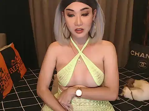 Snapshot of JustForCassie chatting on 6, 11, 2025 JustForCassie online show from 6, 11, 2025