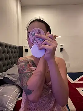 SweetCheska19 online show from 9, 4, 2026