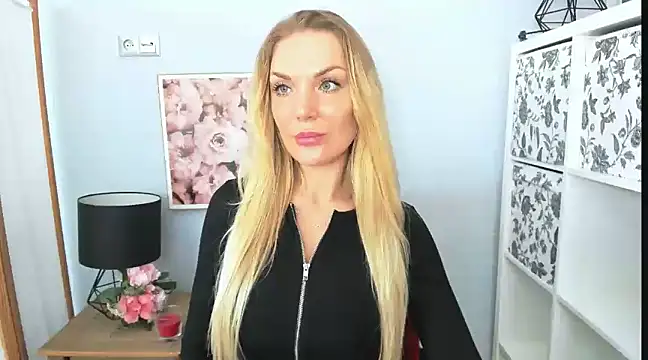 AulloraHoney online show from 26, 2, 2025