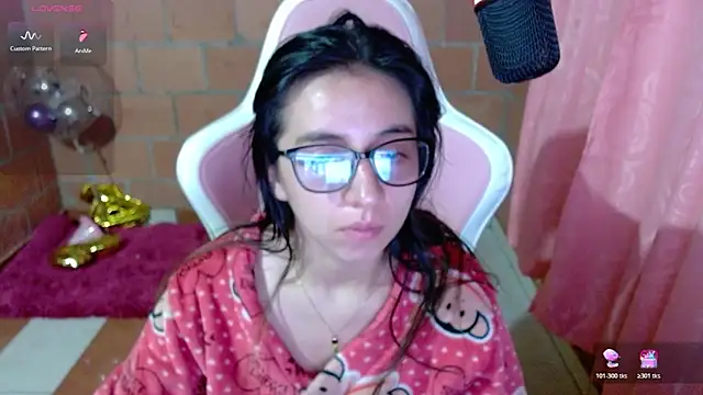 Snapshot of Maggie_Fox3 chatting on 22, 6, 2026 Maggie Fox3 online show from 22, 6, 2026