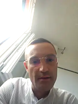Snapshot of enricso chatting on 11, 9, 2025 enricso online show from 11, 9, 2025