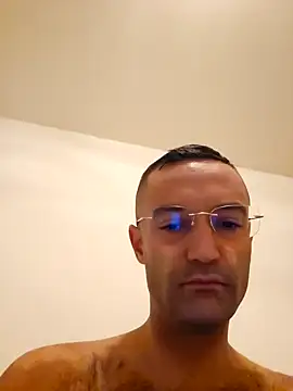 Snapshot of enricso chatting on 1, 10, 2025 enricso online show from 1, 10, 2025