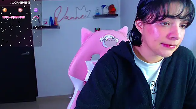 Snapshot of Vannessa__Shy chatting on 8, 3, 2025 Vannessa  Shy online show from 8, 3, 2025