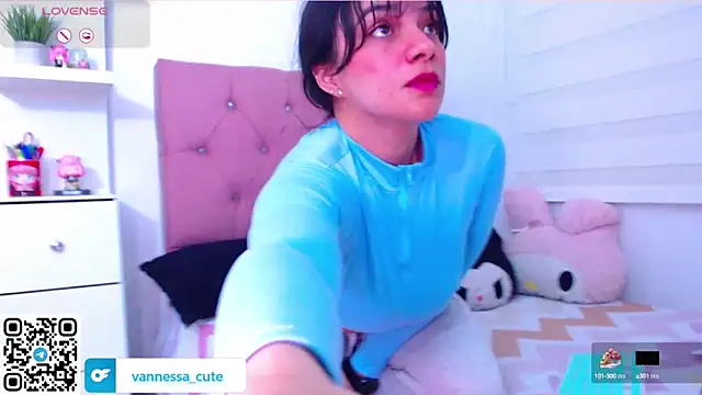 Snapshot of Vannessa__Shy chatting on 18, 9, 2025 Vannessa  Shy online show from 18, 9, 2025