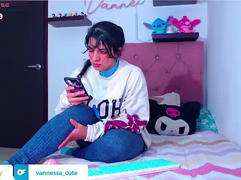 Snapshot of Vannessa__Shy chatting on 26, 10, 2025 Vannessa  Shy online show from 26, 10, 2025