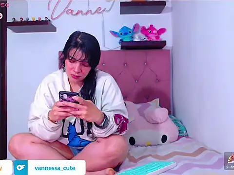 Snapshot of Vannessa__Shy chatting on 26, 10, 2025 Vannessa  Shy online show from 26, 10, 2025
